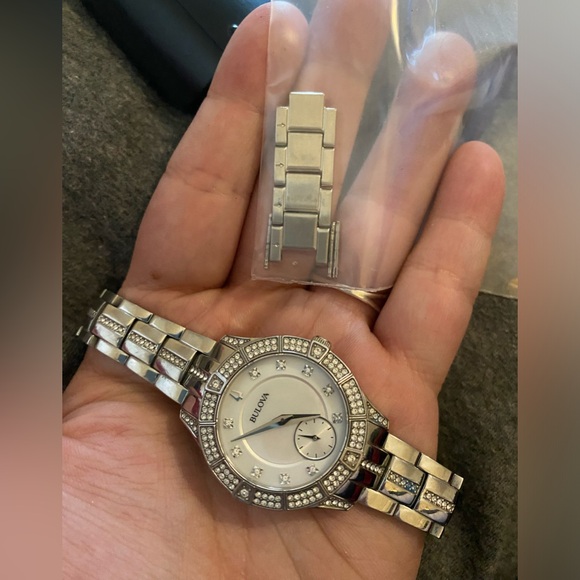 Women’s bulova watch - Picture 3 of 3